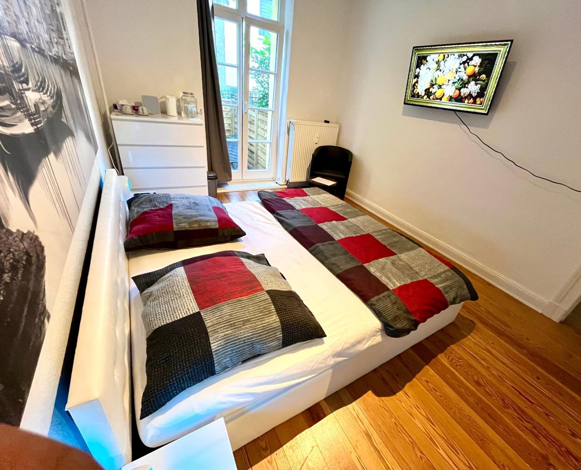 Homestay Doppelzimmer Mit Terrasse In Privatem Zuhause
